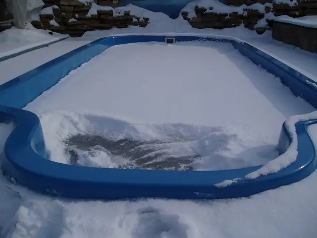 Як підготувати басейн до зими